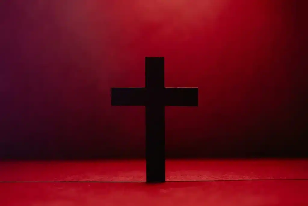 croix satanique rennversée
